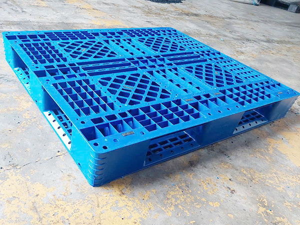 Pallet nhựa